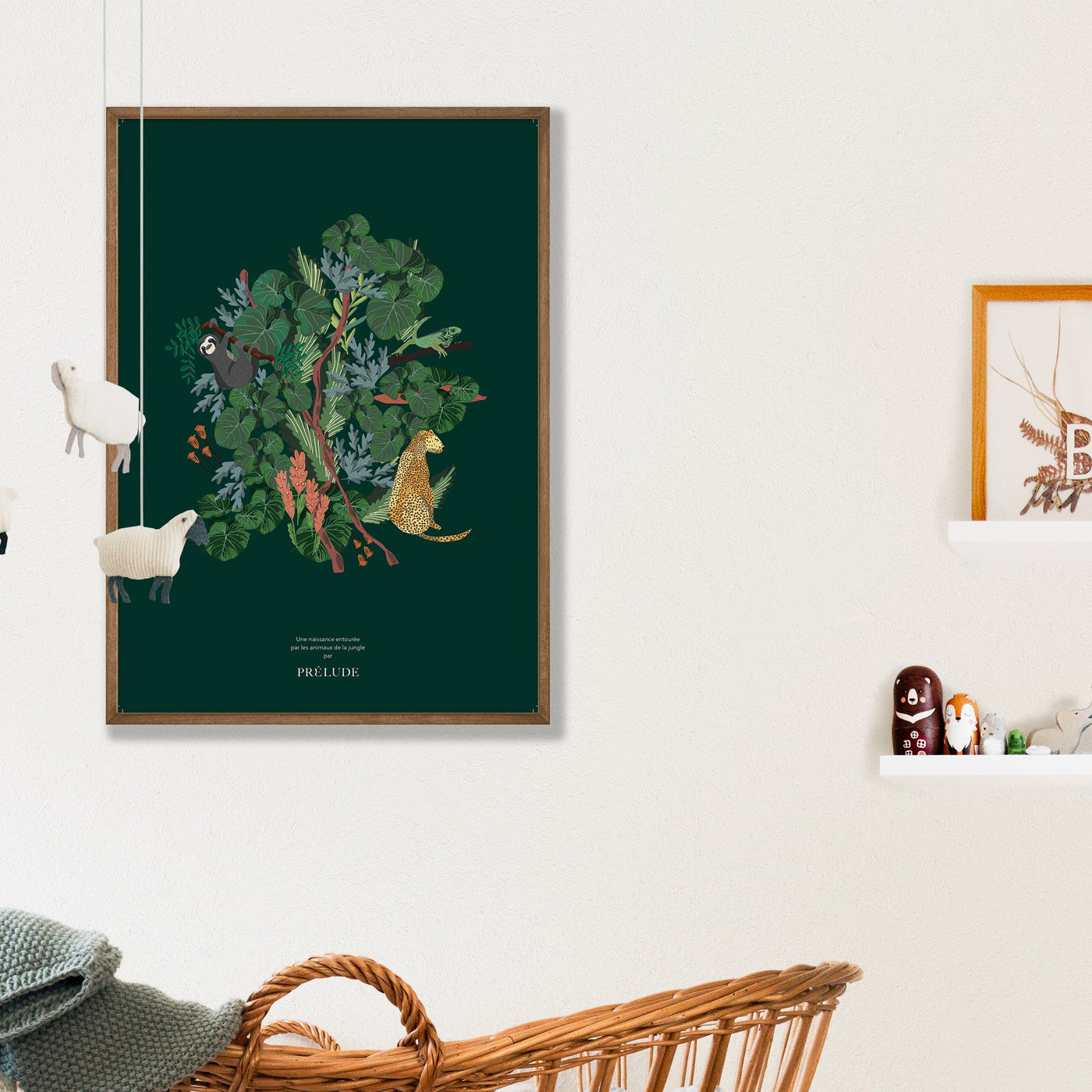 Affiche avec illustration jungle idéale pour un cadeau de naissance original ou en décoration de chambre bébé ou enfant. Existe en terracotta, vert et beige.